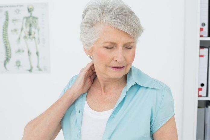 Zervikale Osteochondrose bei einer älteren Frau.